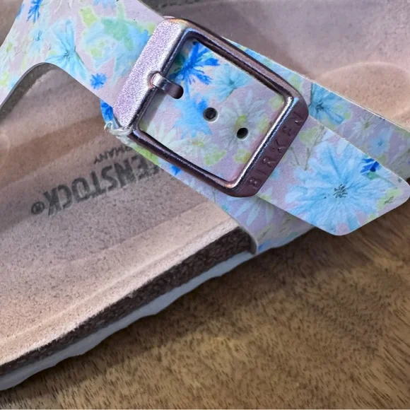 Birkenstock Kids Sandals with Floral Design. Size Kid’s 31 (13 - 13.5) - Picture 6 of 11